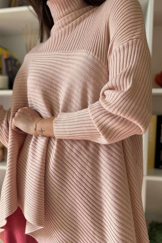 Bowie Asymmetric Turtle Neck Ribby Knit Shrimp /26 =